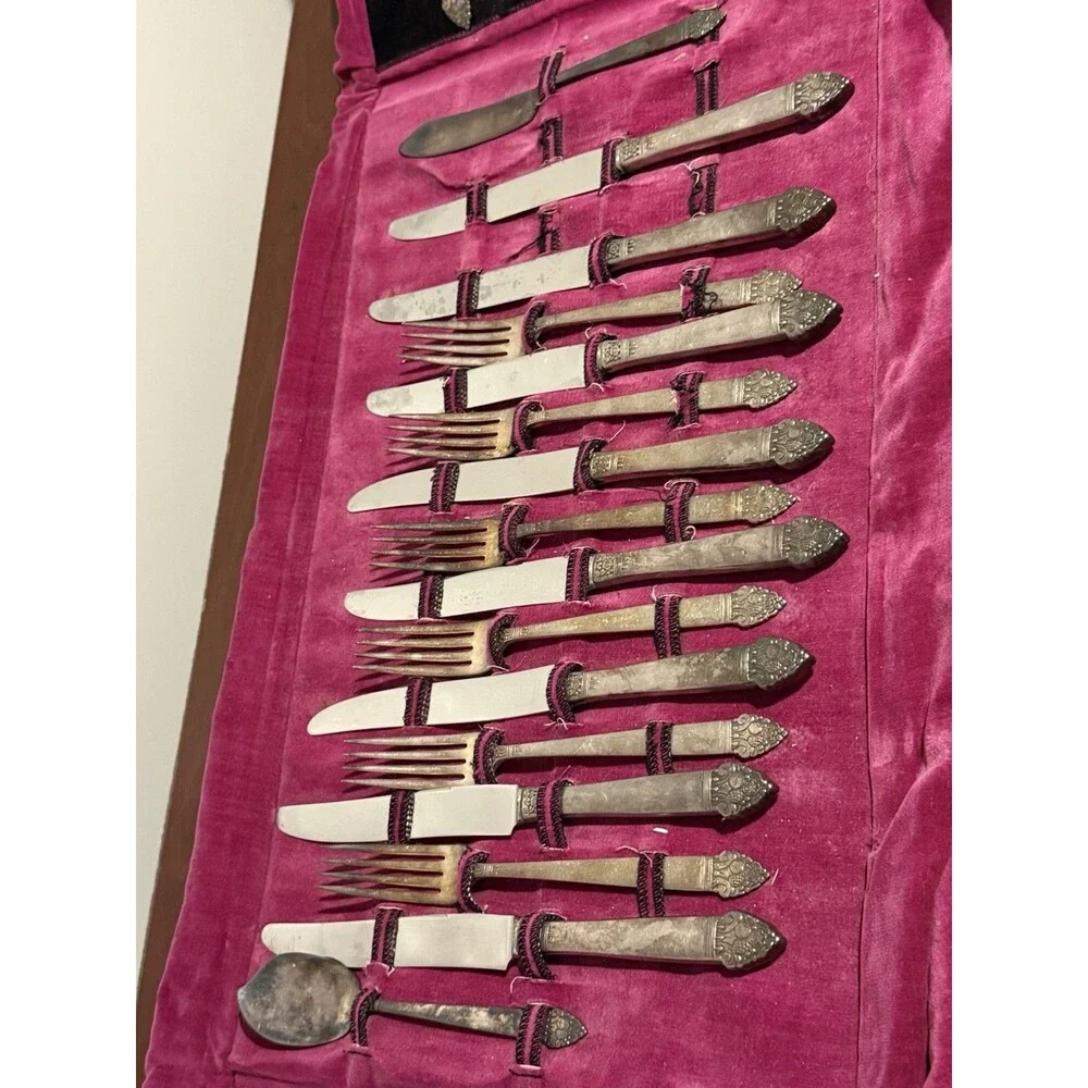 Oneida Community‎ The Finest Silver Plate Flatware Set ~ Floral Pattern ~ 27 Pc